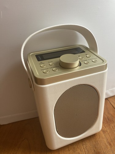 Portable dab radio with - dab+,